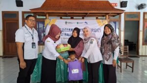 Puskesmas Pagerwojo Kolaborasi dengan Desa Mulyosari dan Perum Jasa Tirta Bagikan Paket Bergizi untuk Balita dan Bumil