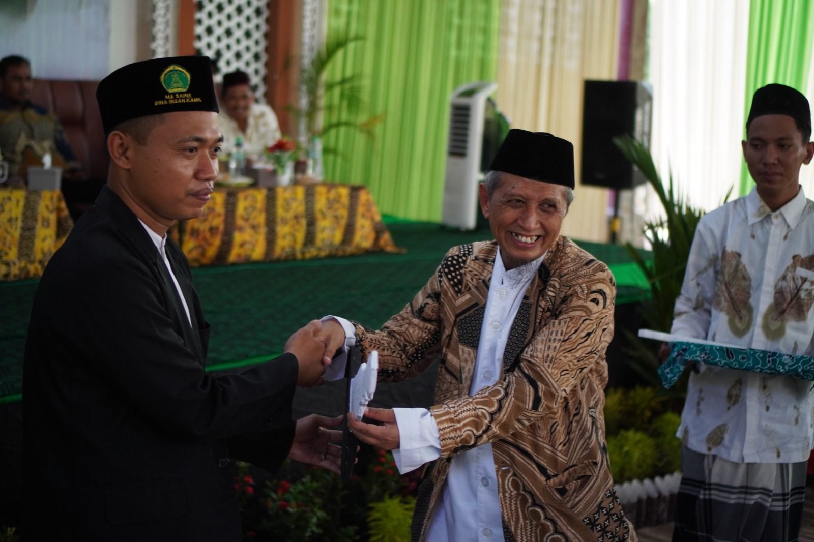 Yabika Tuban Berikan Sepeda Motor untuk Kepala SD dan MA Saat Rayakan Milad Ke-24