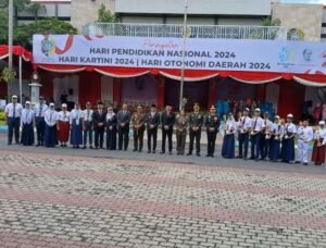 Penghargaan Prestasi Siswa oleh Pj. Bupati Tulungagung pada Upacara Hardiknas