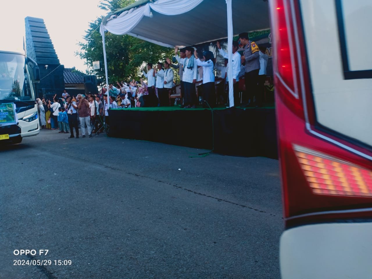 Menuju Tanah Suci: Bupati Blitar Lepas 933 Calon Jamaah Haji Tahun 2024