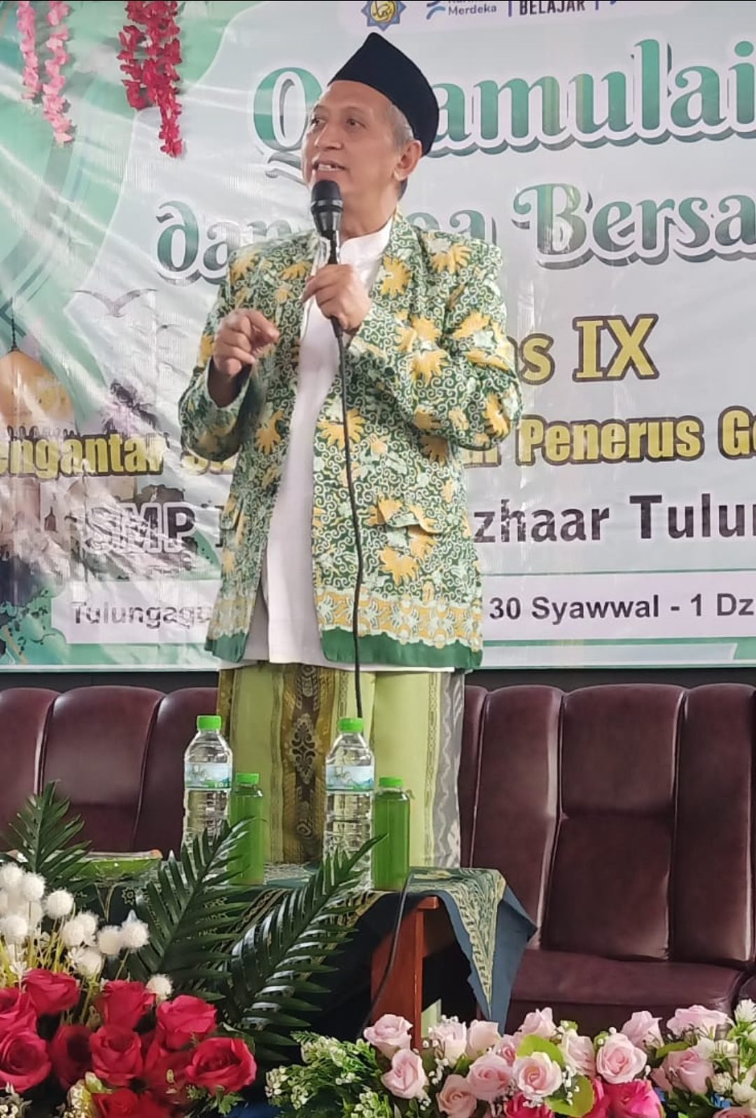 Tradisi Sungkeman di SMP Al Azhaar, Membangun Akhlak Siswa Melalui Ketauladanan