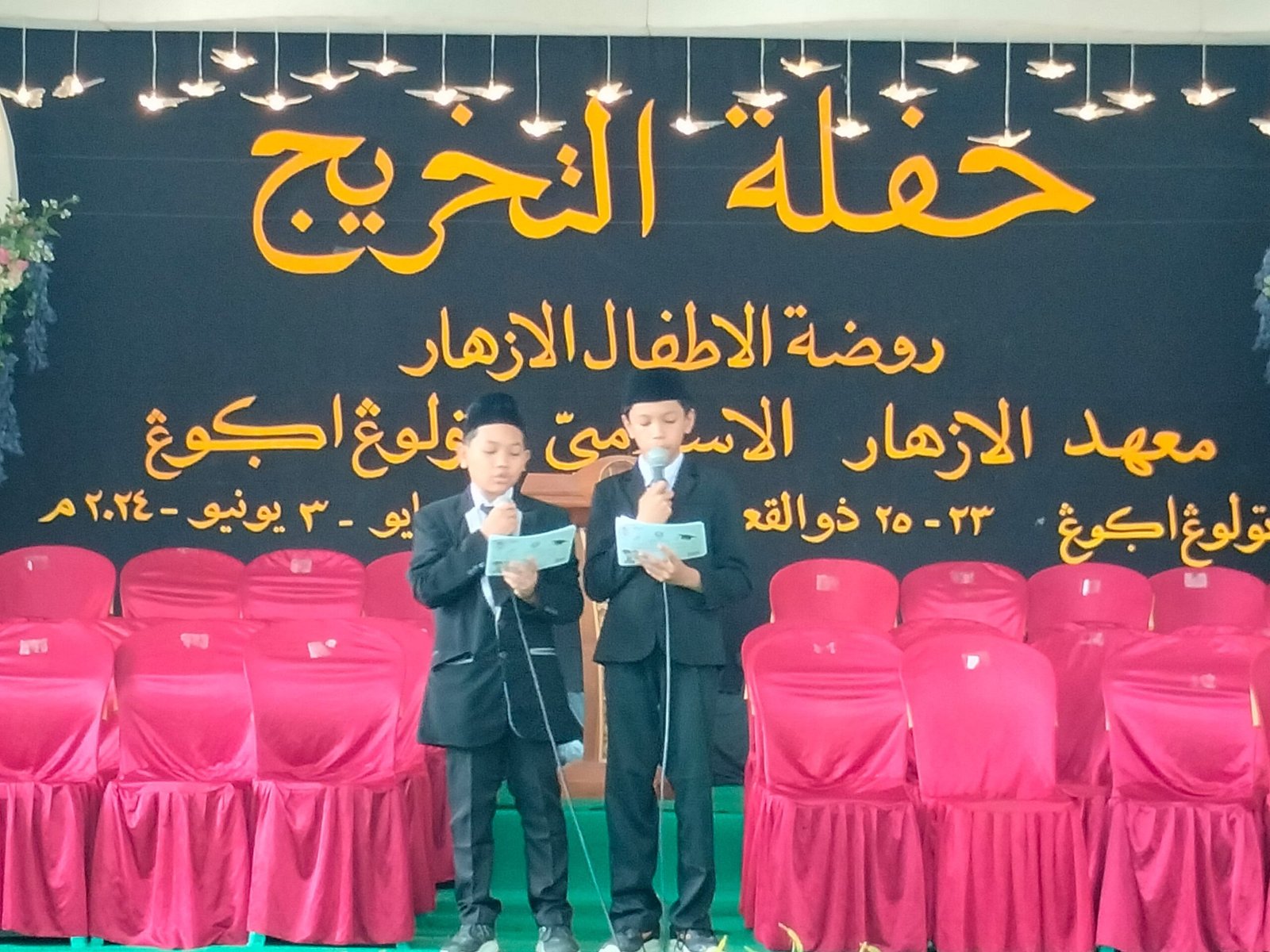 Haflah Tahrij Al Azhaar: Santri Pimpin Acara dalam Empat Bahasa