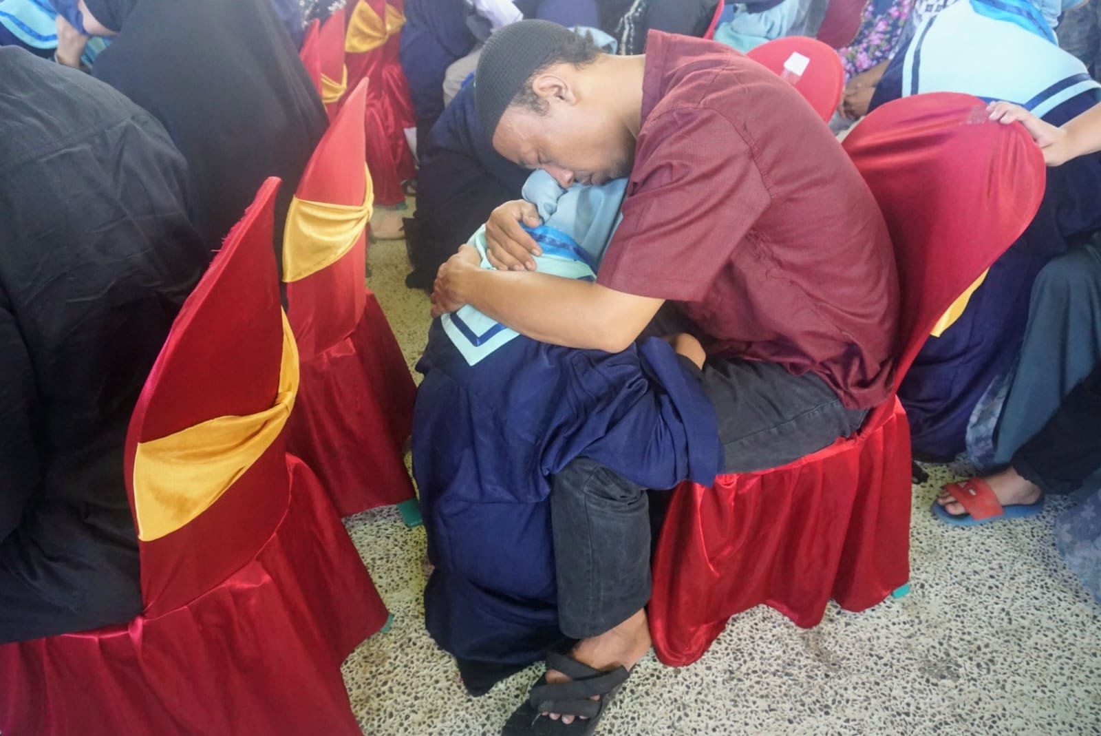 Tradisi Sungkeman di Al Azhaar Tulungagung, Mengukir Bakti pada Orang Tua