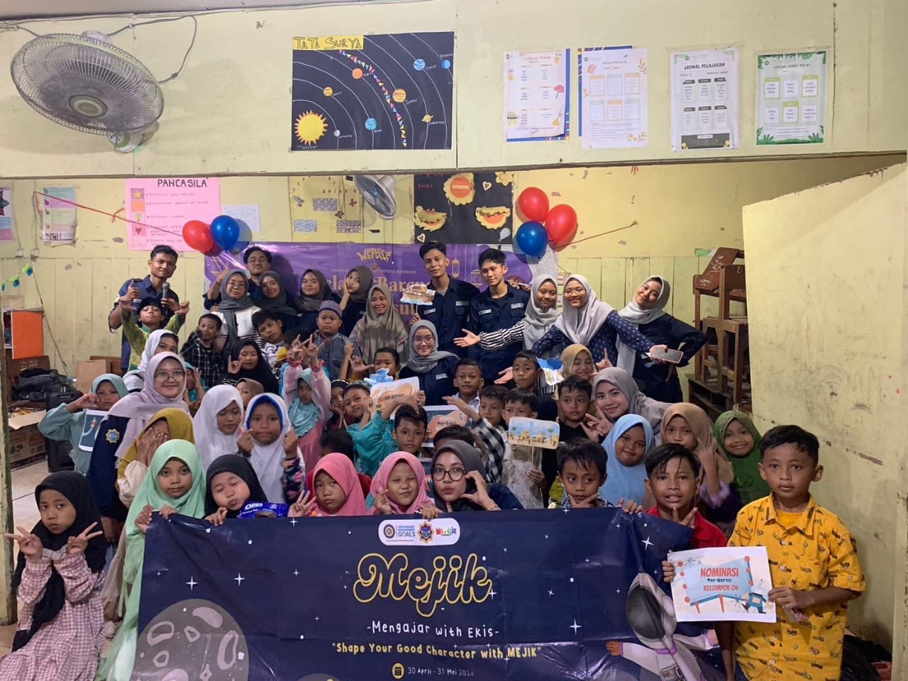 Hima Ekis UNAIR: Mengajar dan Menginspirasi di SD Dumas Surabaya