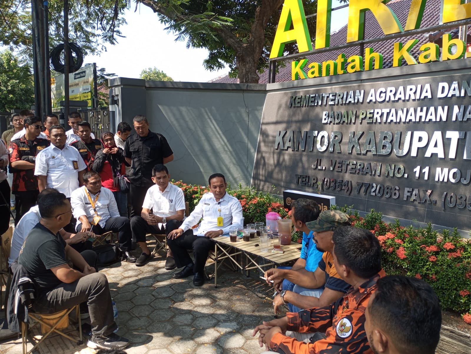 LSM Aliansi Kediri Bersatu Geruduk Kantor BPN Kabupaten Kediri: Memperjuangkan Keterbukaan Biaya PTSL