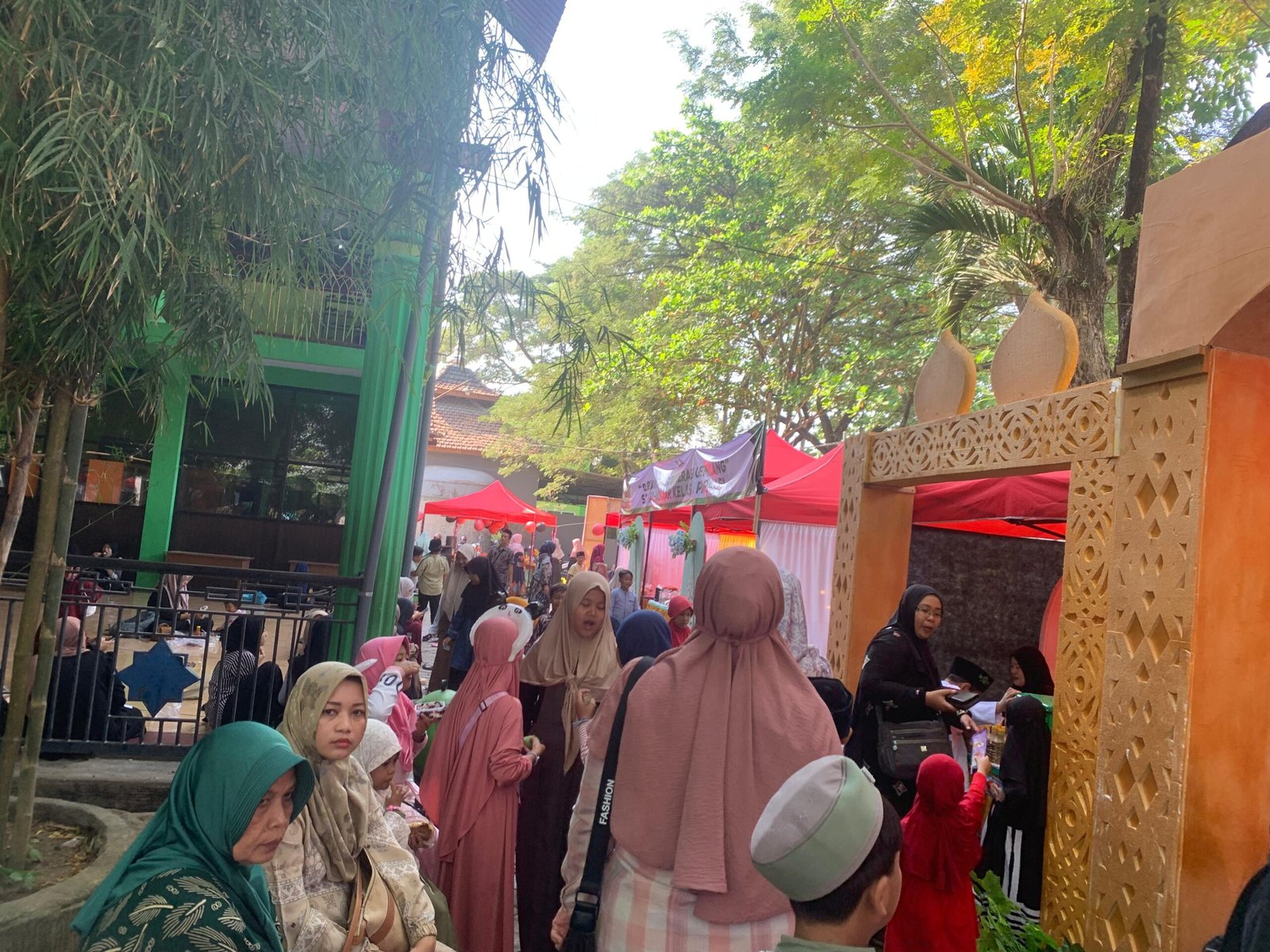 Pameran Karya Santri di Pesantren Al Azhaar Tulungagung Tahun Ajaran 2023/2024