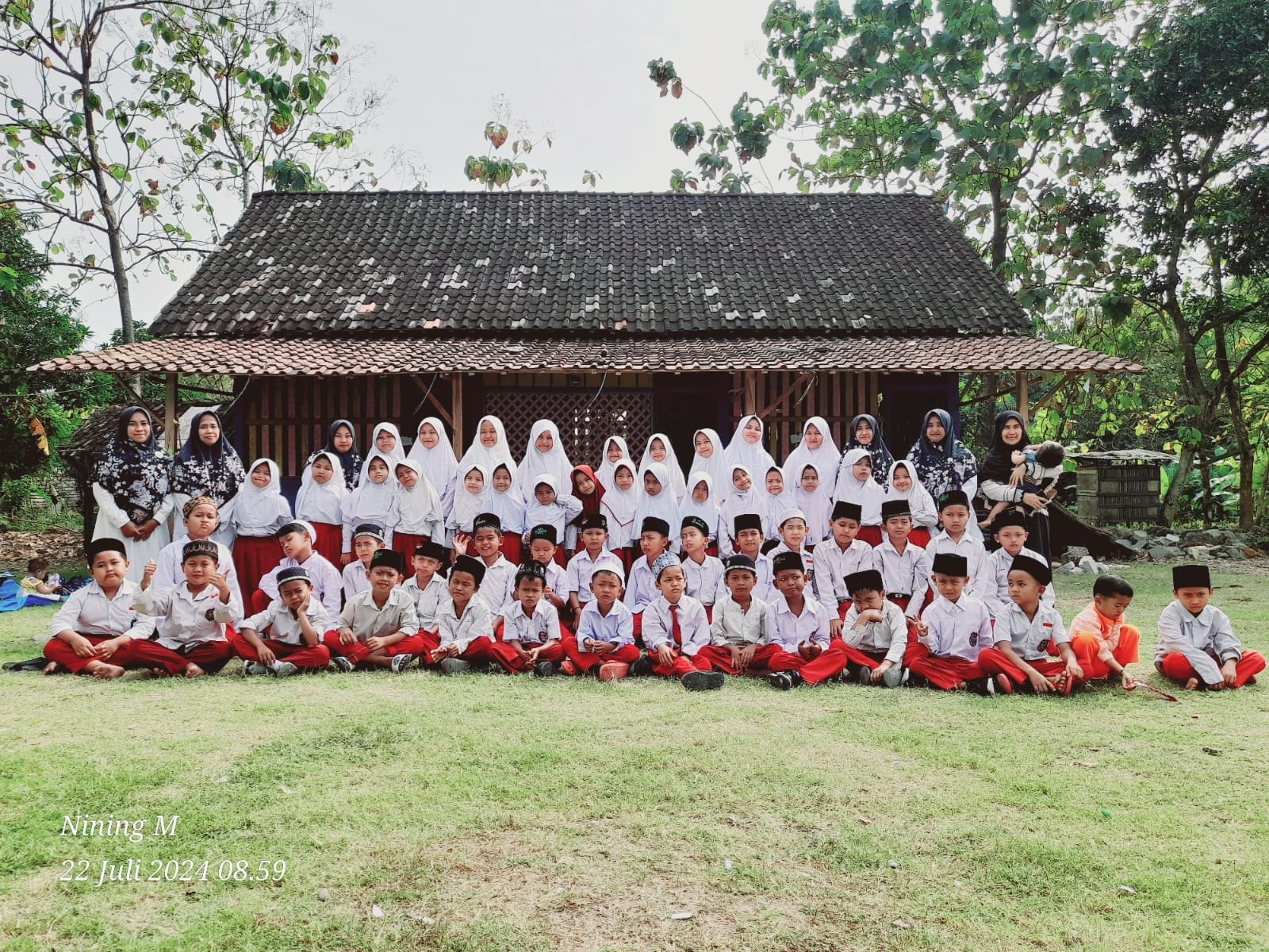 Dibalik Kesederhanaan, Sekolah Al Haromain Bladeg, Luhurkan Budi Pekerti Generasi Muda