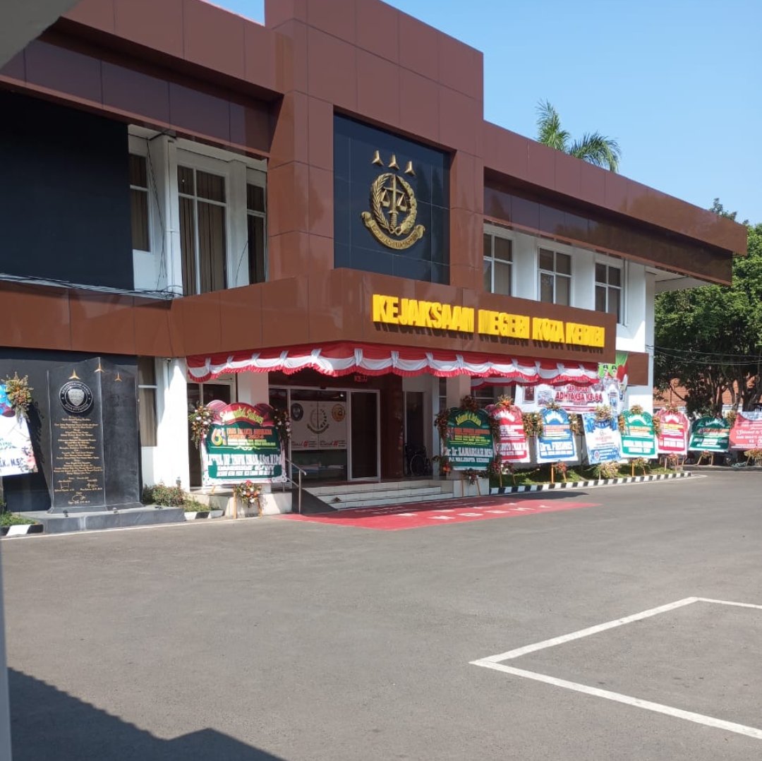 “Kado” Hari Bhakti Adhyaksa ke-64 Kejari Kota Kediri