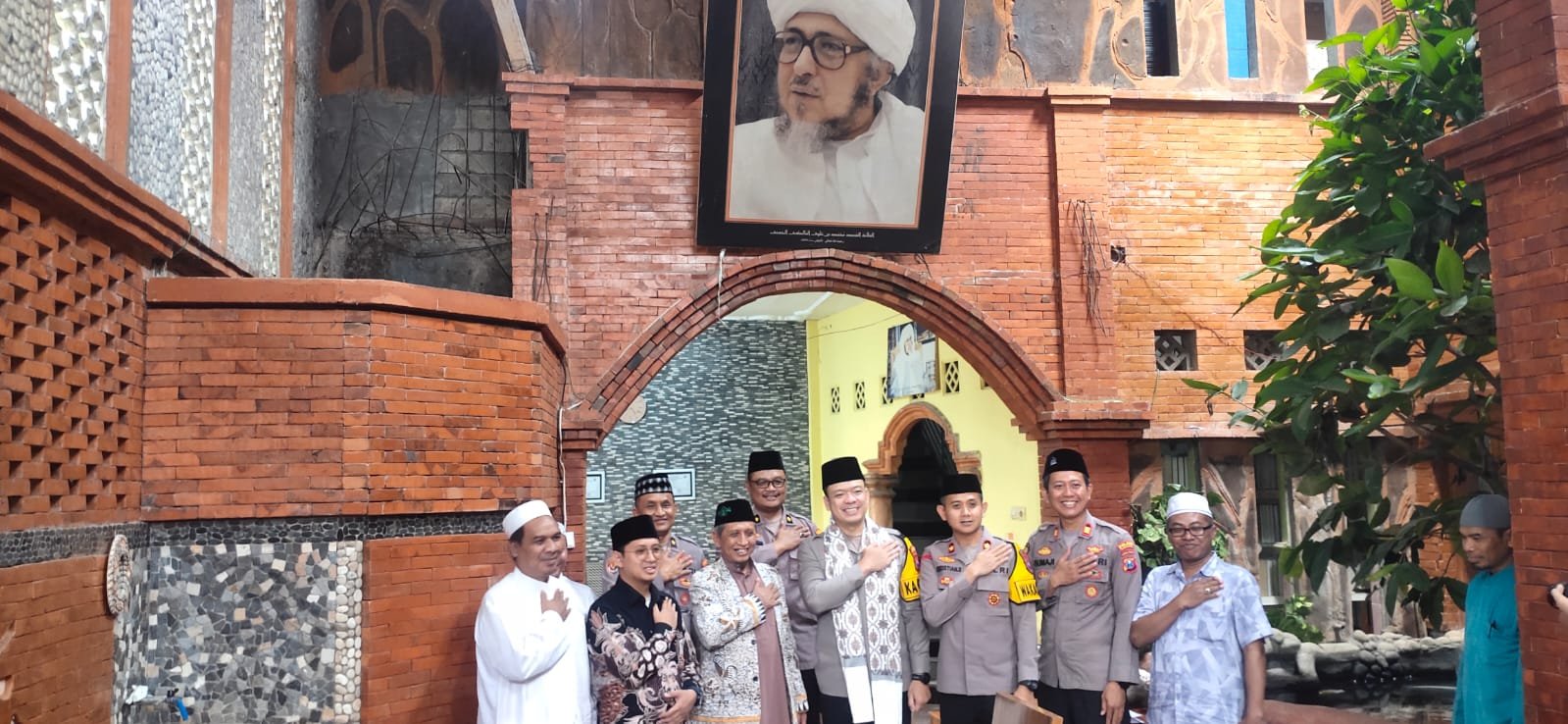 Kapolres Tulungagung AKBP Taat Resdi Silaturrahim ke Pesantren Al Azhaar