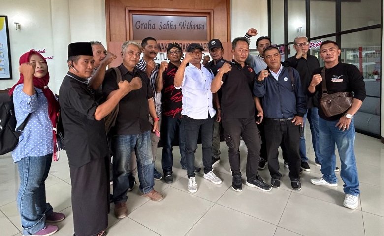 ALMASTA Datangi DPRD Tulungagung, Desak dan Tindak Lanjuti Tuntutan Demo