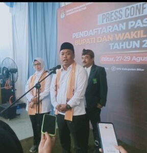 Reog dan Relawan Mengiringi Duet Mak Rini-Mas Ghoni Daftar di KPU