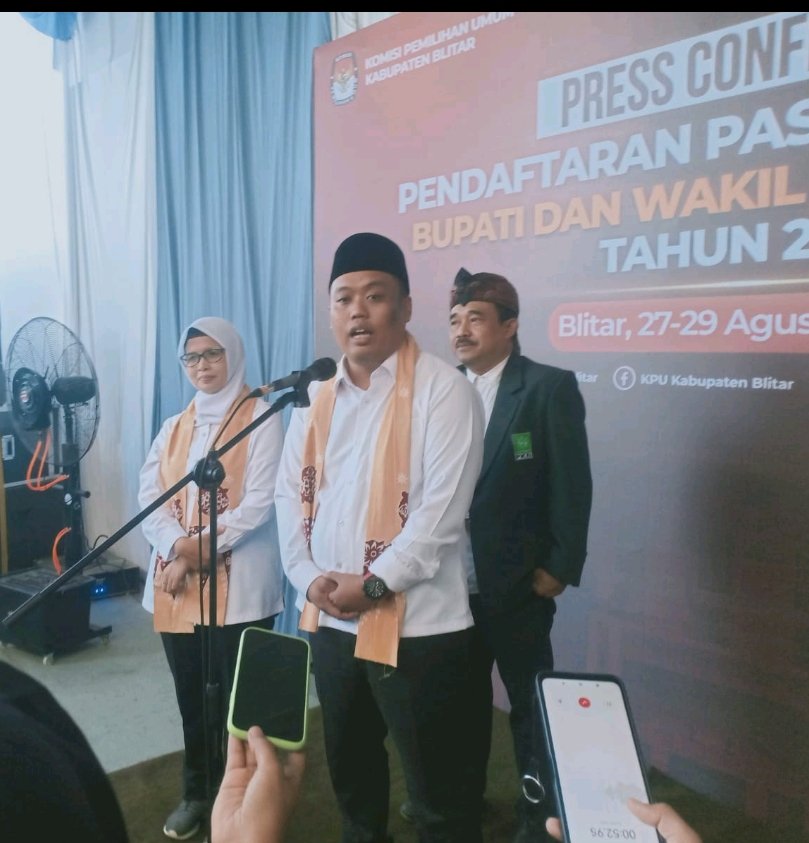 Reog dan Relawan Mengiringi Duet Mak Rini-Mas Ghoni Daftar di KPU