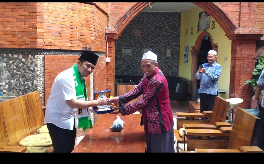 Pengasuh Pesantren Al Azhaar Tulungagung Doakan Khofifah-Emil dan Titipkan Program Kerakyatan