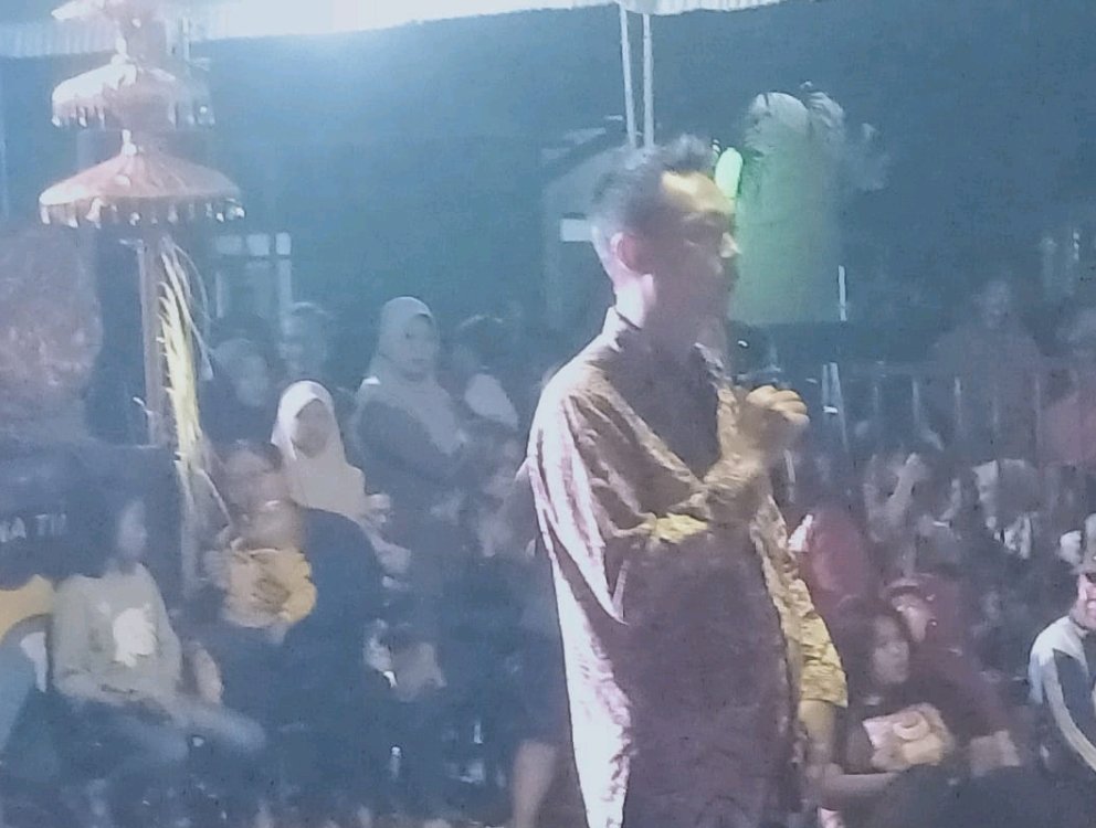 Kades Asharul Apresiasi Peran Ibu-ibu pada Bersih Desa ke 201 Desa Gaprang, Kanigoro, Blitar