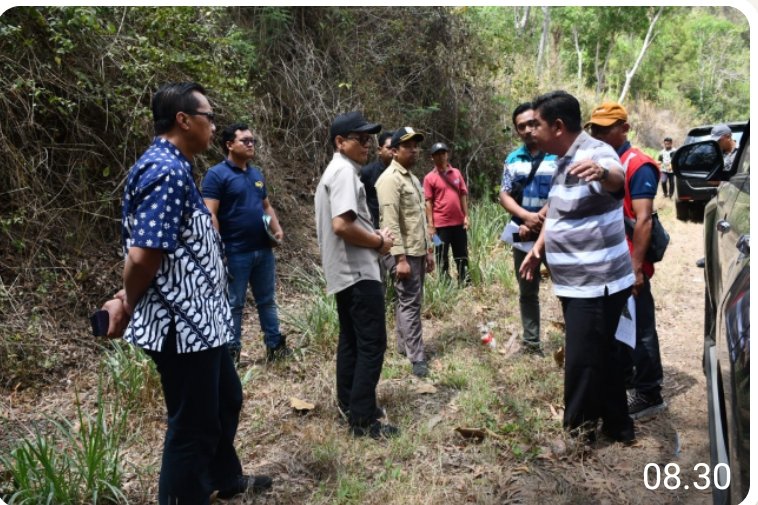 Pj Bupati Heru Suseno Tinjau Kerusakan Jalan di Desa Wonorejo Tulungagung