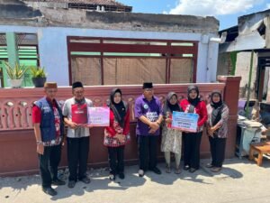 Walikota Blitar Serahkan Bantuan Korban Kebakaran