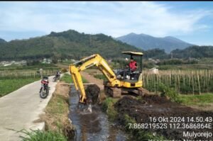 Dinas PUSDA Malang Normalisasi Saluran Batang di Desa Mulyorejo, Kecamatan Ngantang