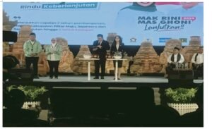 Debat Publik Pertama Pilbup Blitar Diwarnai Silang Pendapat Antar Paslon