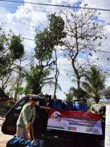 Bhakti Sosial Tim Khofifah-Emil, Salurkan Bantuan Air Bersih di Tulungagung
