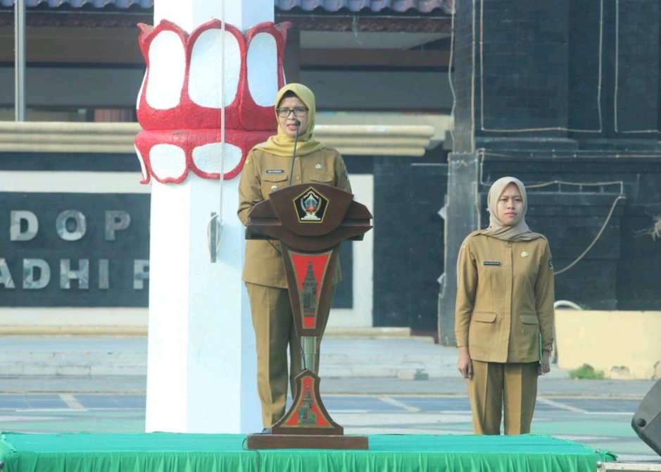 Bupati Blitar Pimpin Apel Jumat Pagi di Alun-Alun Kanigoro