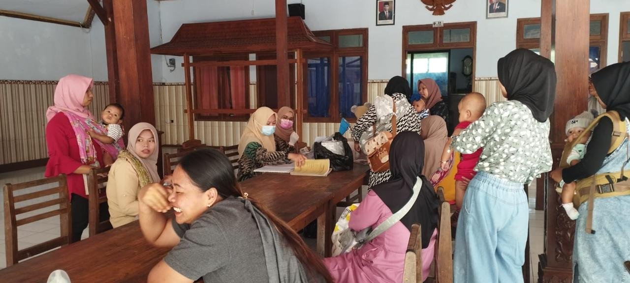 Puskesmas Pagerwojo Rutin Melakukan Imunisasi pada Anak Usia Dini