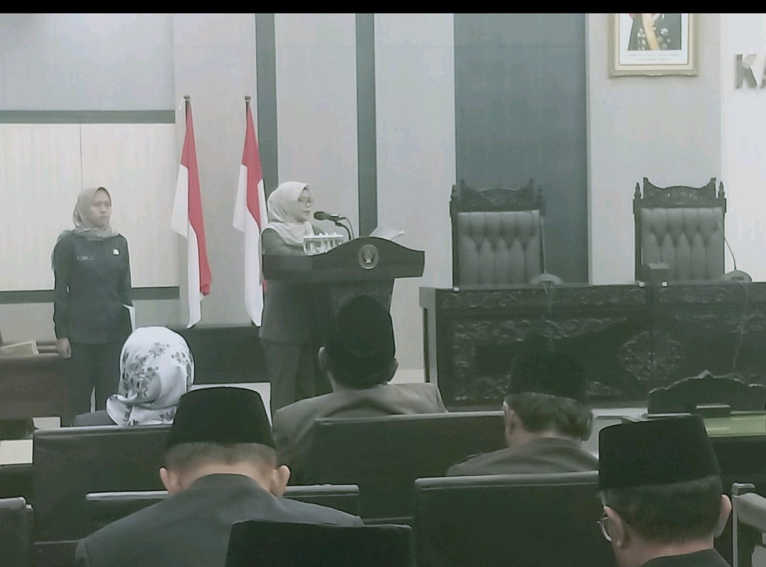 DPRD Kabupaten Blitar Bersama Bupati Blitar Tandatangani Persetujuan Ranperda APBD 2025.