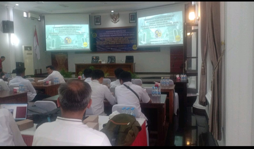 Kepala Dinas PUPR Kota Blitar Gelar Pelatihan SKK Kontruksi untuk Jasa Konstruksi