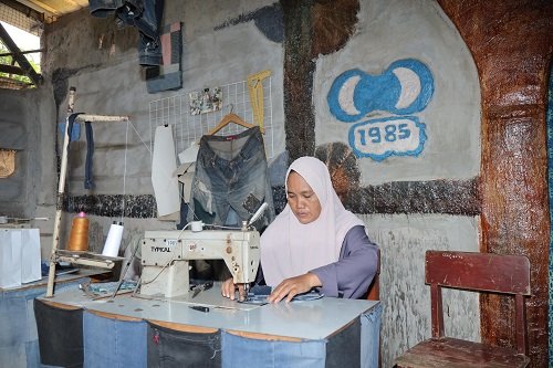 Nasabah PNM Mekaar, Jejak Perjuangan Bu Aan Memberdayakan Komunitas Lewat Daur Ulang