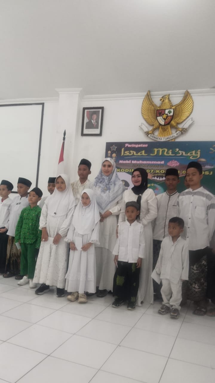 Peringatan Isro’ Mi’Roj, Ketua Persit PC XXI Dim/0807 Tulungagung Santuni Anak Yatim