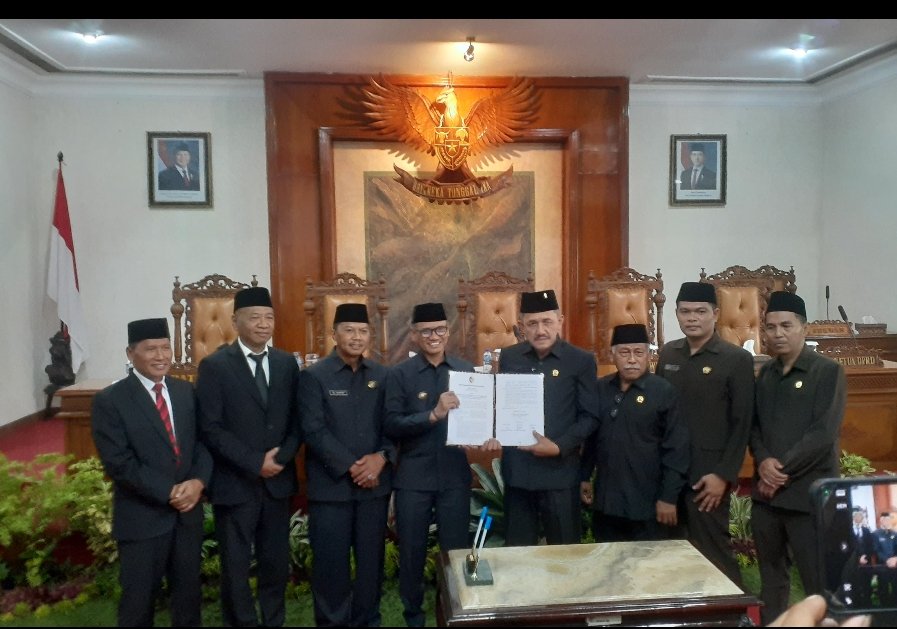 Rapat Paripurna DPRD Tulungagung: Pengesahan Bupati dan Wakil Bupati Terpilih 2024
