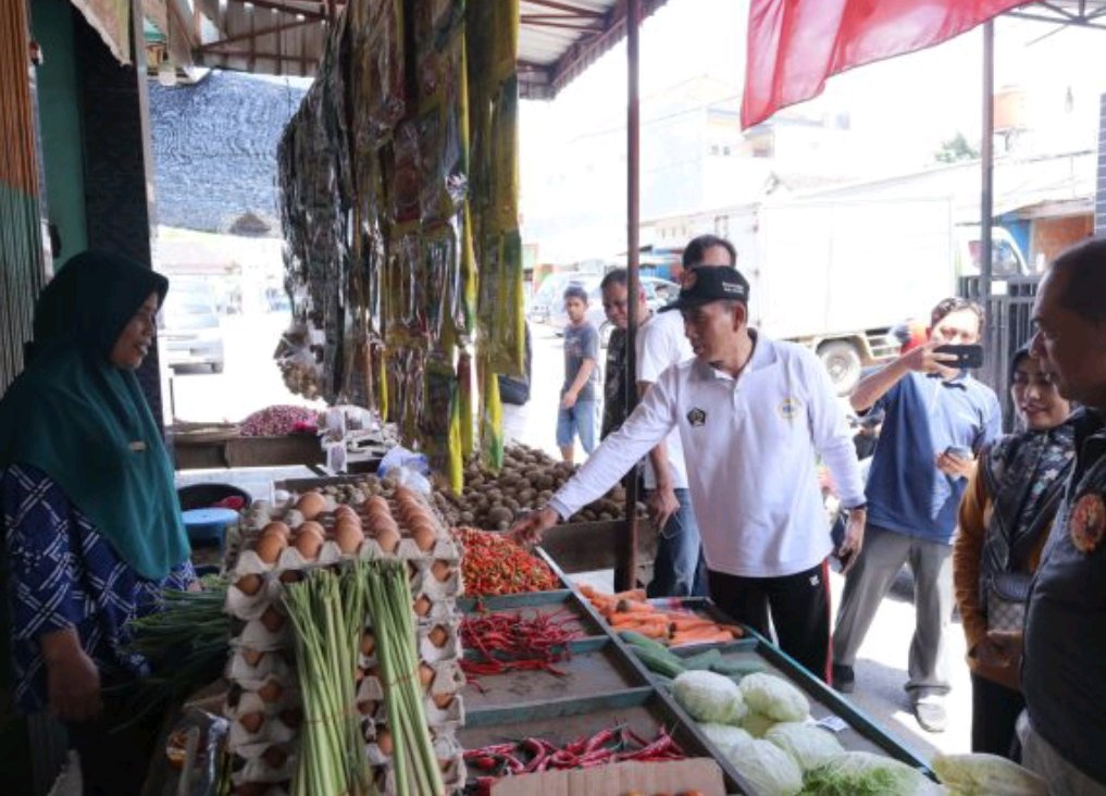 Sidak Ketersediaan Bahan Pokok di Pasar Blitar, Harga Tetap Stabil