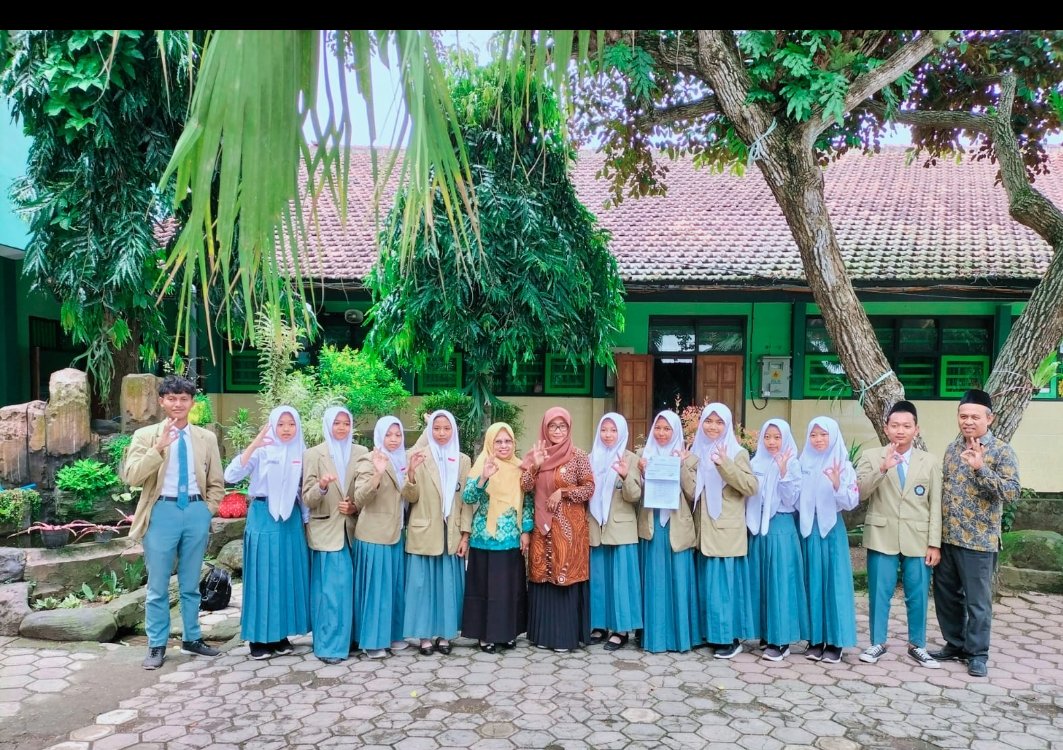 MAN 3 Tulungagung Terima Bantuan Pendidikan dari BAZNAS, Siswa Antusias