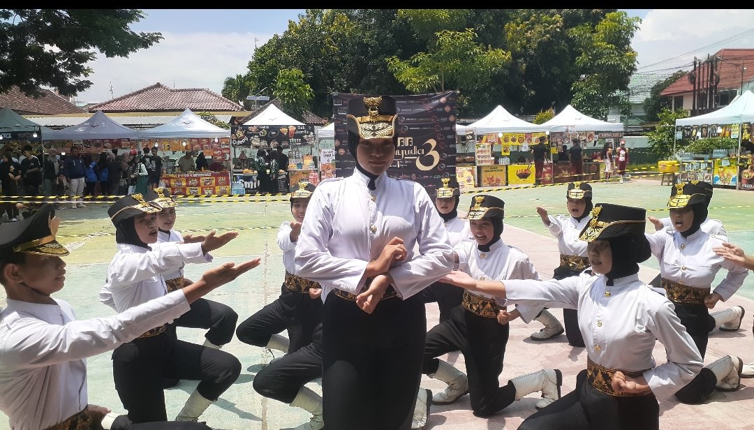 Kemeriahan dan Kompetitif di Lomba Paskibra Baratayuda 3 SMAN 1 Boyolangu