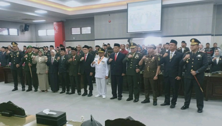 DPRD Blitar Gelar Serah Terima Jabatan, Bupati Baru Paparkan Visi-Misi