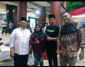 Bupati dan Wabup Blitar Ngabuburit Bersama Ribuan Warga, Rayakan Sukses Pilkada 2024
