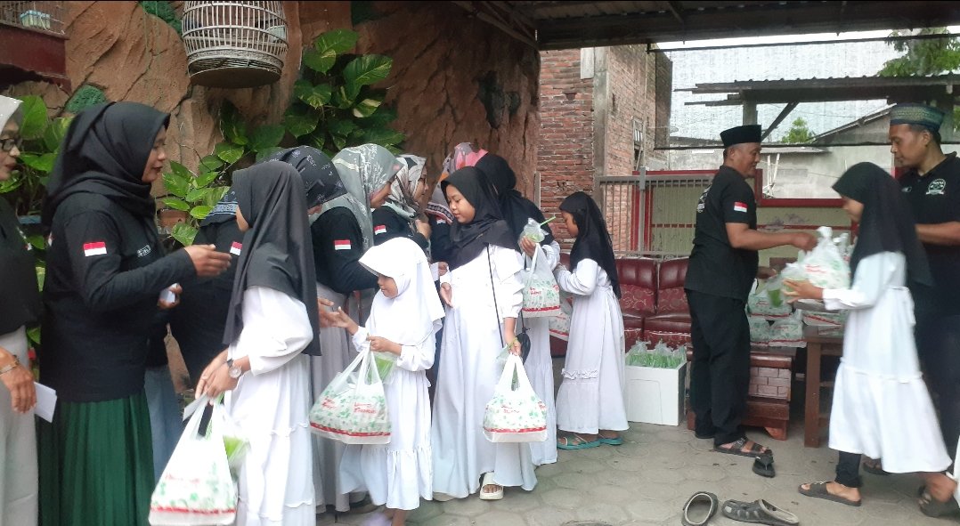 Komunitas Panther Tulungagung Santuni Yatim Piatu dan Dhuafa di Desa Gedangsewu