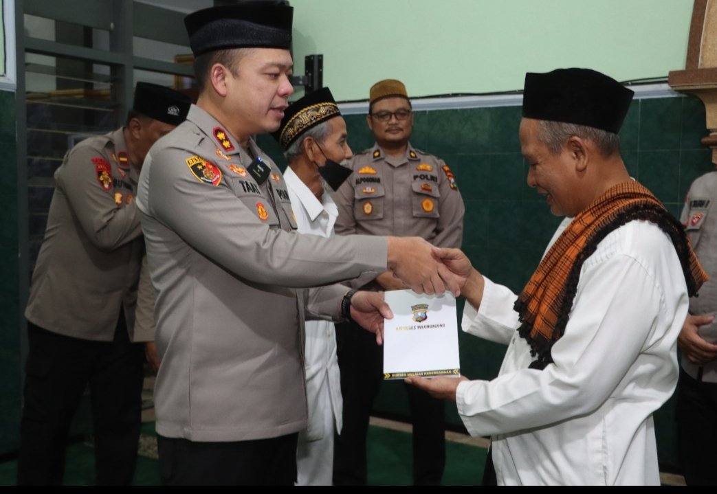 Kapolres Tulungagung Pimpin Patroli dan Safari Subuh di Boyolangu