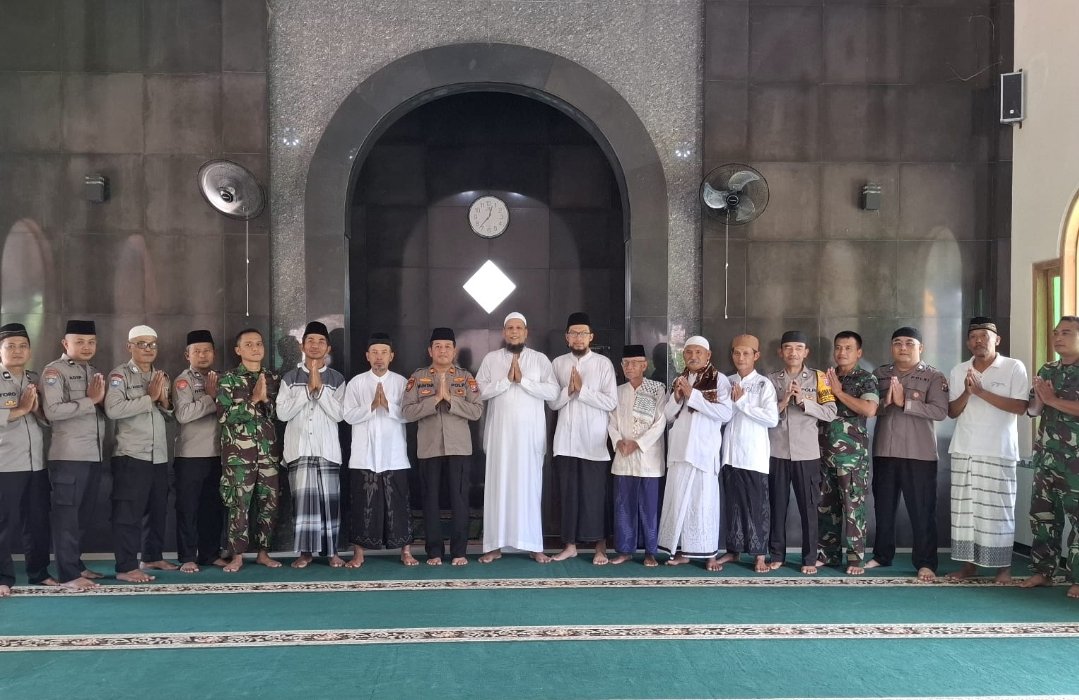 Wakapolsek Pakel Khatib Jumat: Ajak Jamaah Tingkatkan Kamtibmas dan Ketakwaan di Bulan Ramadhan