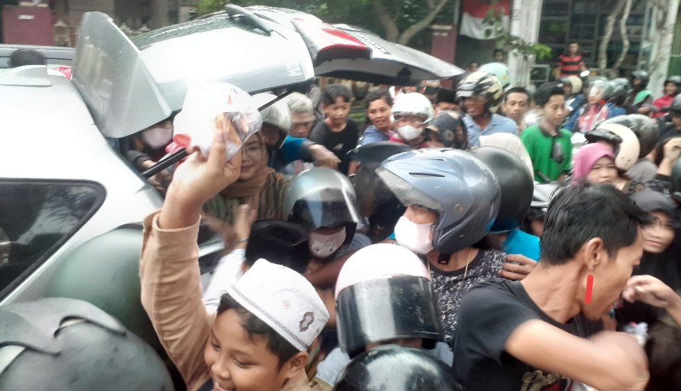 Siswa SDN 1 Kampungdalem Gelar Aksi Berbagi Takjil dan Proyek Digital