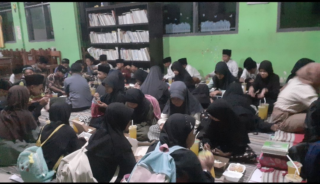 Hangatnya Kebersamaan di Buka Bersama SDN 2 Moyoketen