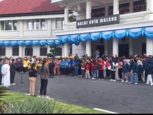 FKAUB Malang Bagi 1000 Paket Tahjil Gratis di Halaman Depan Balaikota.