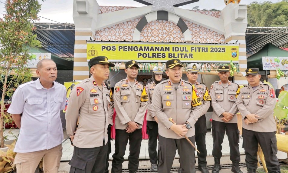 Kapolres Blitar Tinjau Pos Pengamanan Selorejo dalam Operasi Ketupat Semeru 2025