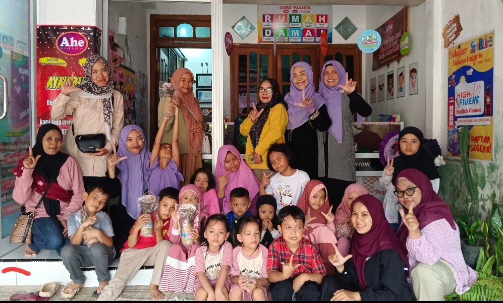 Berbagi Takjil, Menanamkan Karakter Peduli Sejak Dini di Ahe Panggungrejo Unit 5540