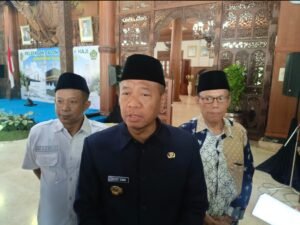 Bupati Gatut Sunu Janjikan Batik untuk Jamaah Haji 2025