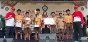 SDN 1 Tawing Raih Juara 1 Lomba Voli Dies Natalis SMPN 5 Tulungagung ke-33
