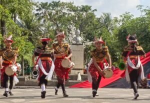 Harmoni Gerak di Taman Kartini”: Ratusan Jiwa Menari Rayakan Hari Tari Sedunia