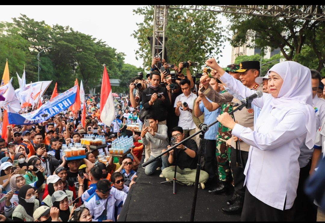 Gubernur Khofifah Sepakati 17 Tuntutan di Hari Buruh Internasional 2025