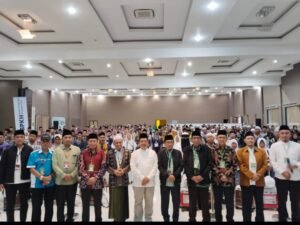 Dr. Abdul Haris Beri Pengarahan pada Jamaah Haji Kloter 26 Sampang