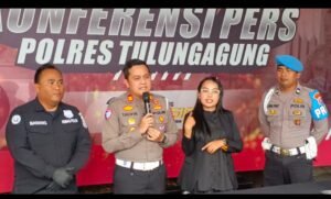 Pemotor Takut Saat Dikejar Polisi, Tabrak Warga hingga Terluka di Tanjungsari Tulungagung