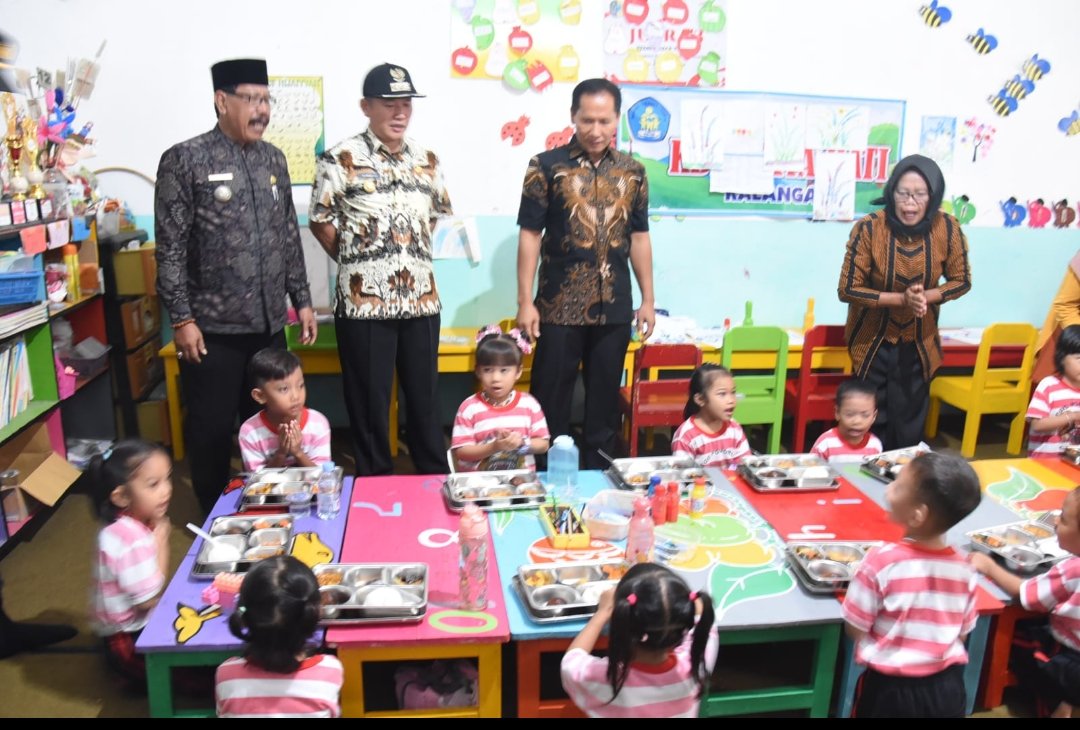 Wabup Tulungagung Pantau Langsung Program Makan Bergizi Gratis di Ngunut